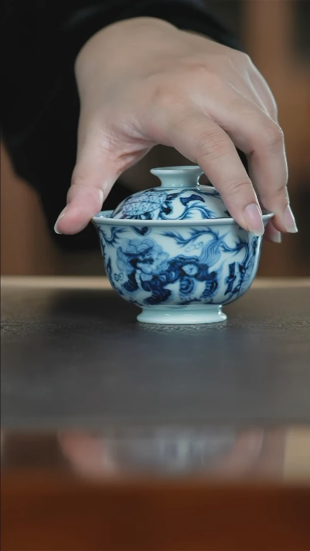 元青花双狮盖碗