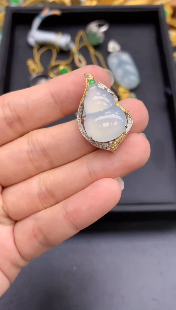 颈饰18K金镶嵌翡翠694-中国好珍宝