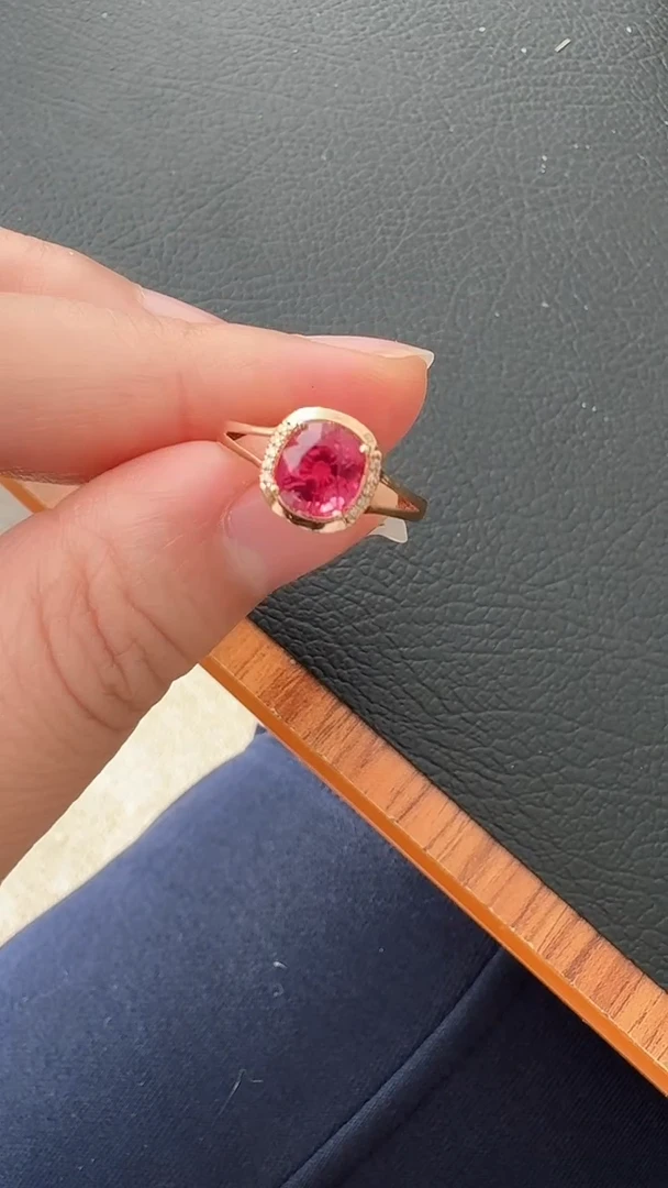 18K金镶嵌荣倩碧玺戒指