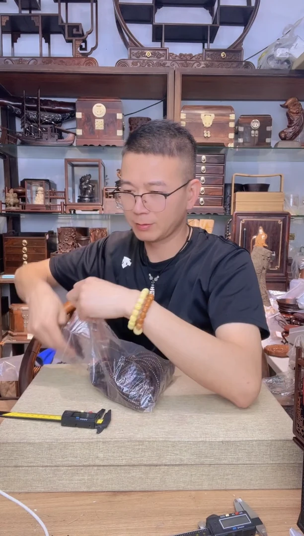 乌木类书架075海黄3*7药片单圈手串