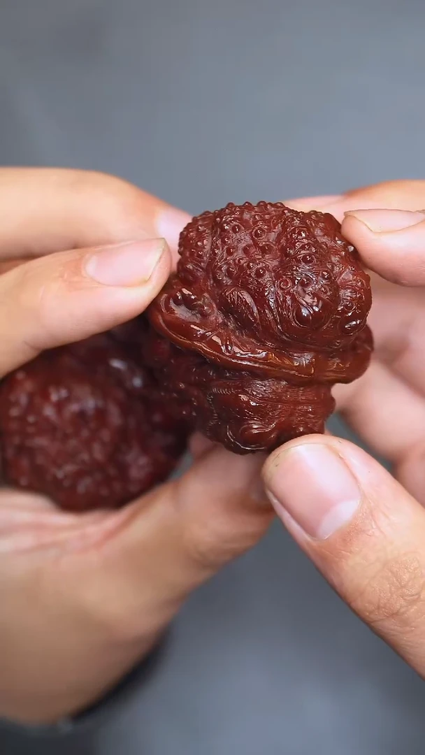 【闪购商品】橄榄核手串雕刻金蟾核桃回血64号