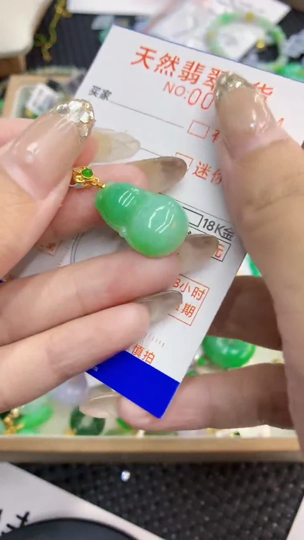 翡翠未镶嵌颈饰           1