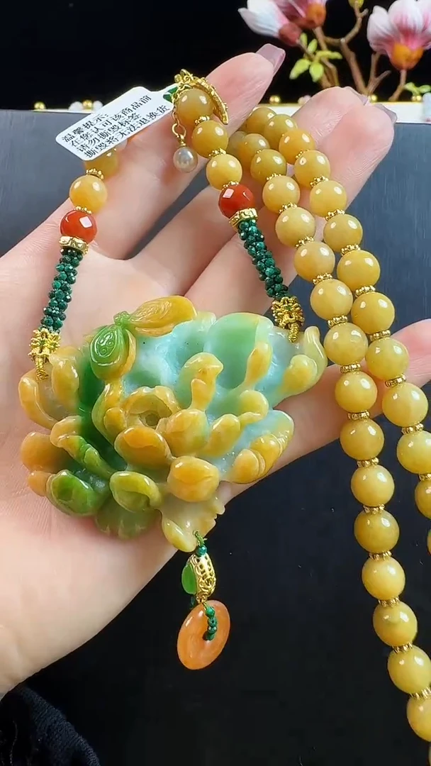 颈饰未镶嵌翡翠花牌