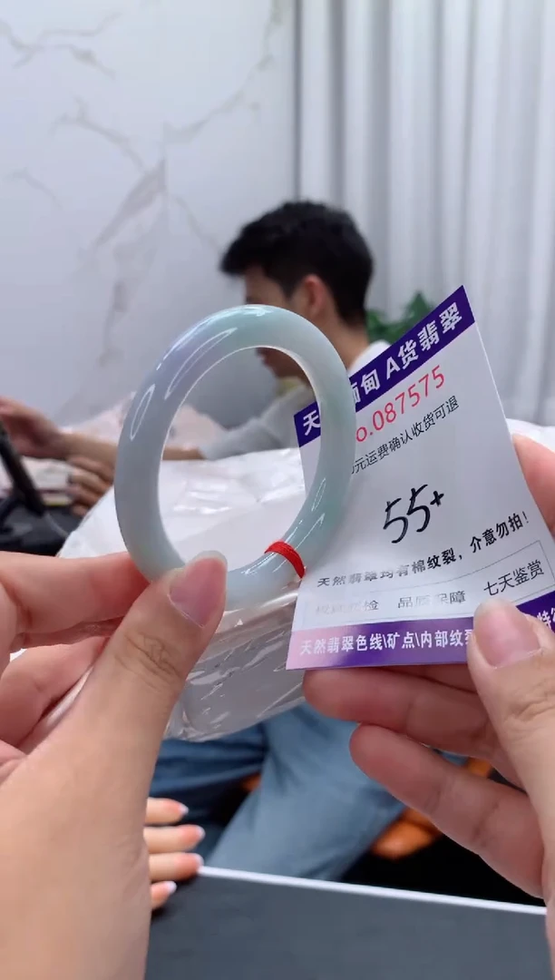 未镶嵌手镯翡翠有纹，完美者勿拍