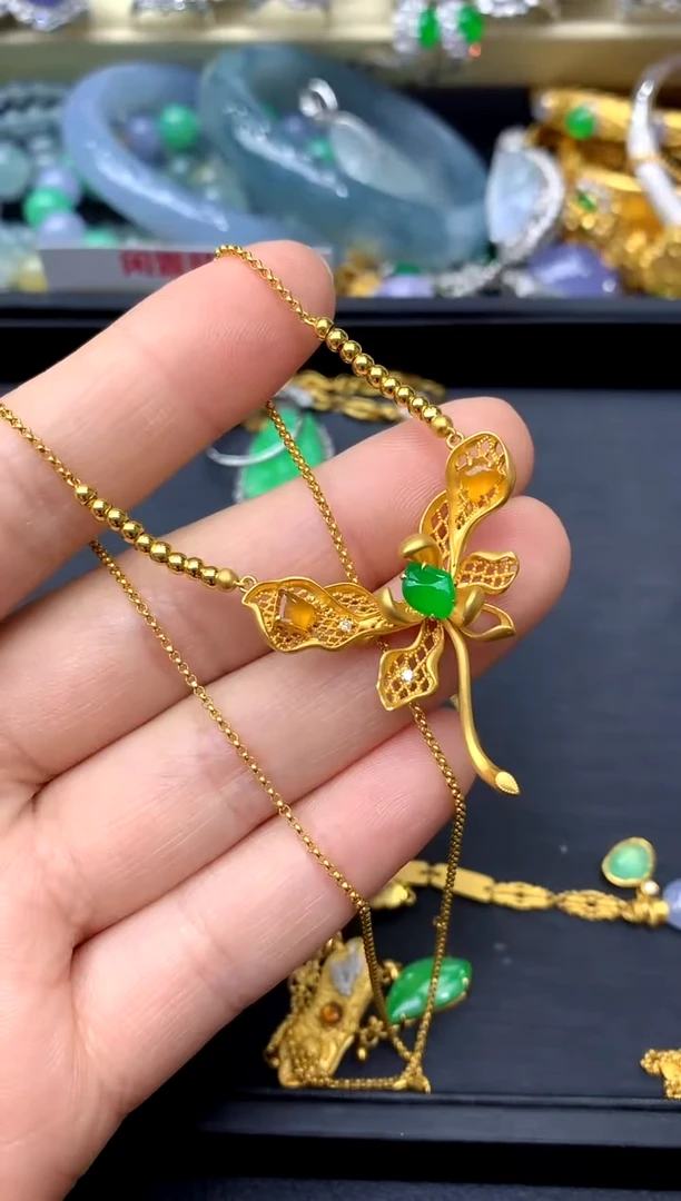 颈饰18K金镶嵌翡翠675-中国好珍宝
