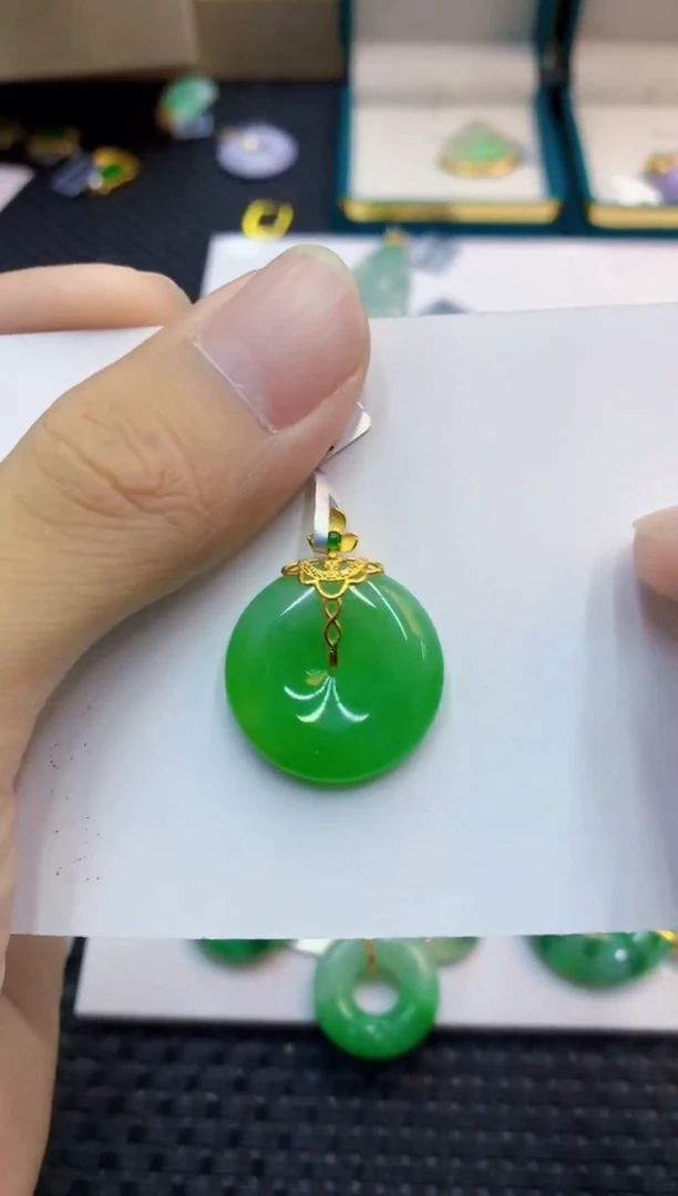 翡翠18K金镶嵌吊坠(不含链)1
