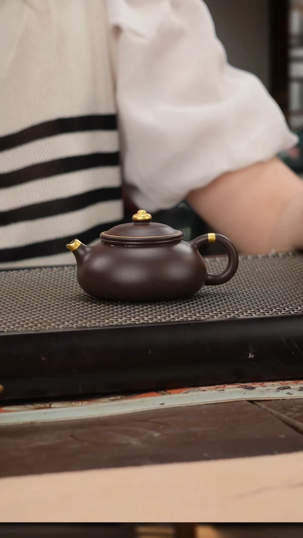 茶壶紫砂四号井茄皮紫泥描金寒江130cc