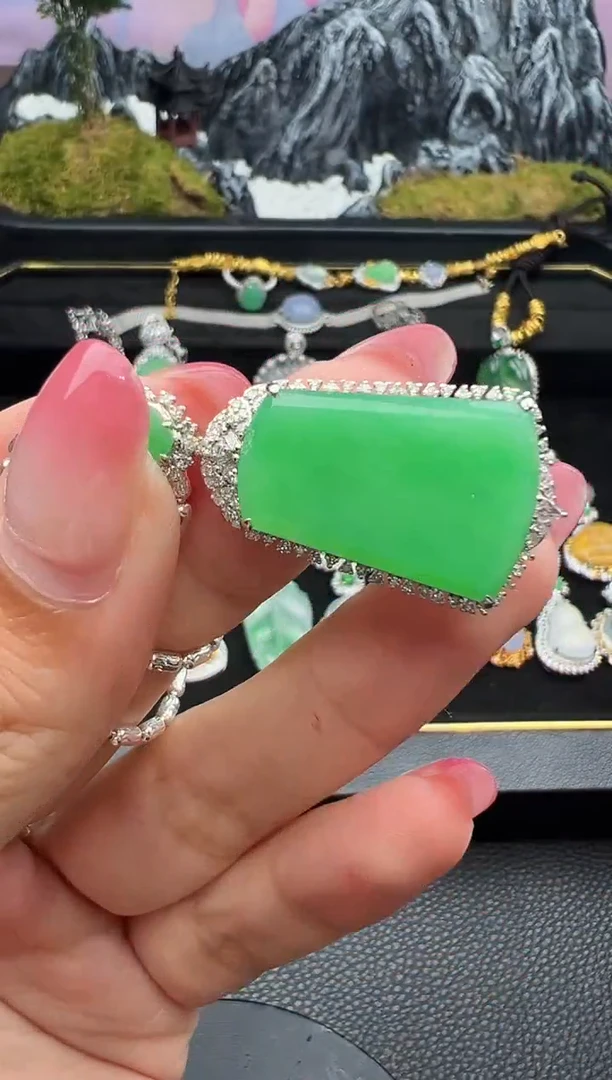 18K金镶嵌戒指翡翠勿拍