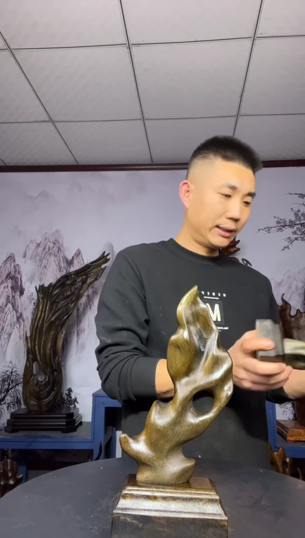 金丝楠木雕款红*手金丝楠木工艺品摆件