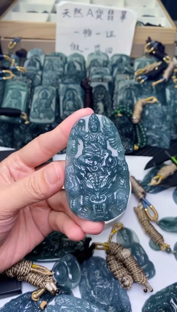 颈饰未镶嵌翡翠