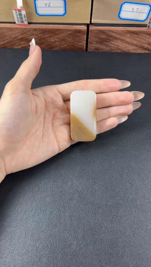 和田玉未镶嵌吊坠(赠链)黑山微色差吊坠