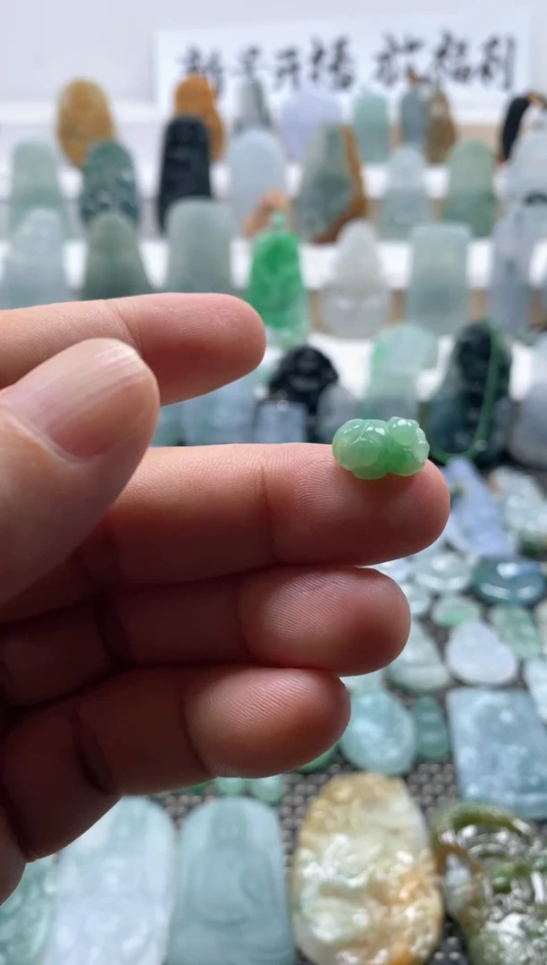 翡翠未镶嵌吊坠(不含链)1