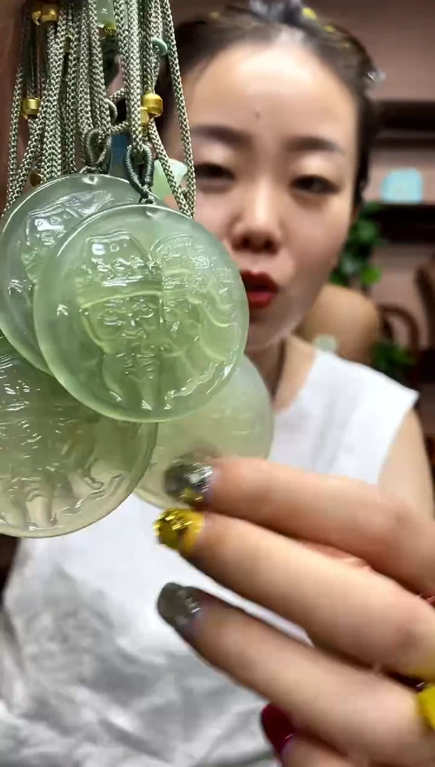 岫玉未镶嵌吊坠多样性发货发其中之一