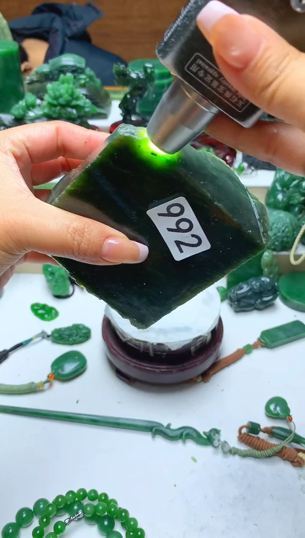 未镶嵌和田玉摆件1