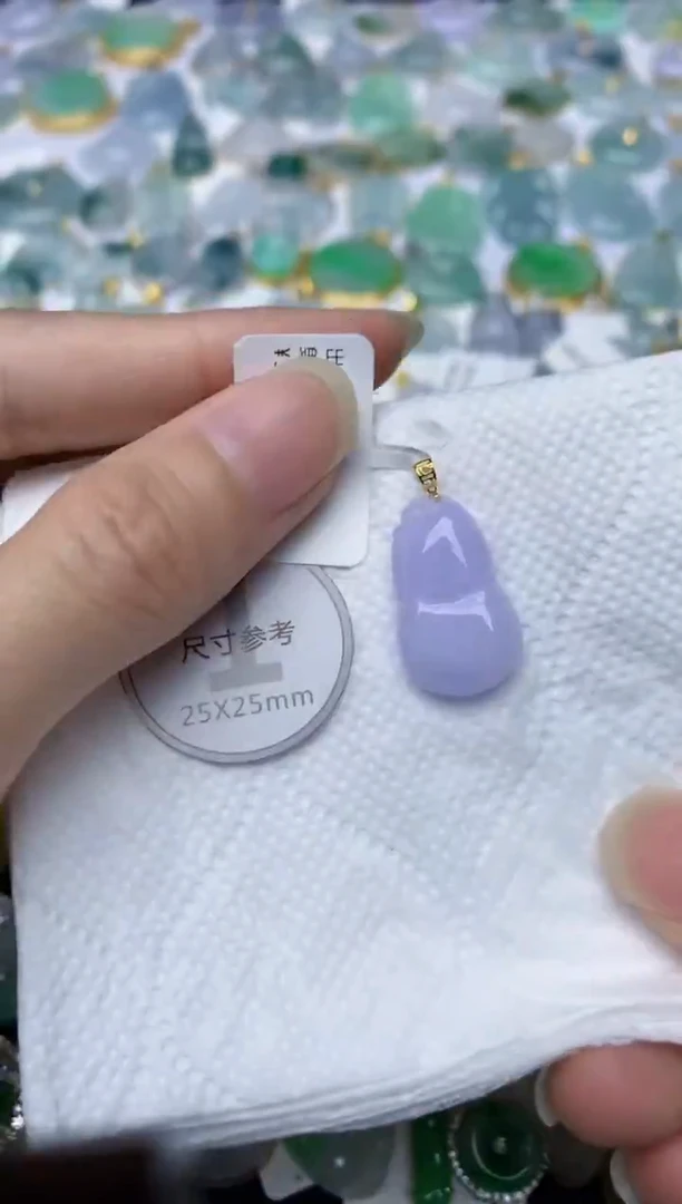 颈饰18K金镶嵌翡翠天然A货翡翠