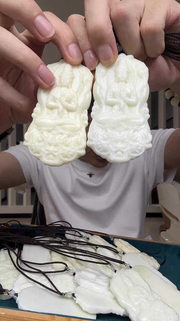 未镶嵌颈饰蓝田玉（蛇纹石化大理石玉）多样性发货一件
