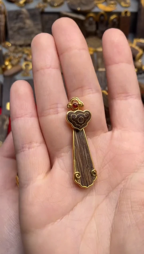 沉香吊坠刘*森沉香吊坠44