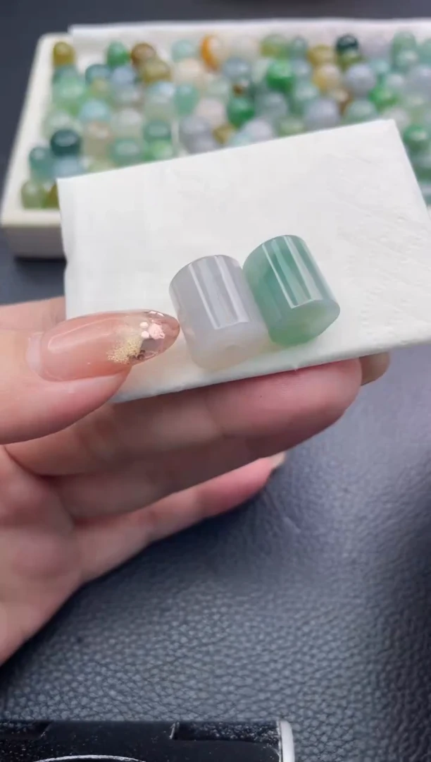 未镶嵌定制翡翠芝*珠子