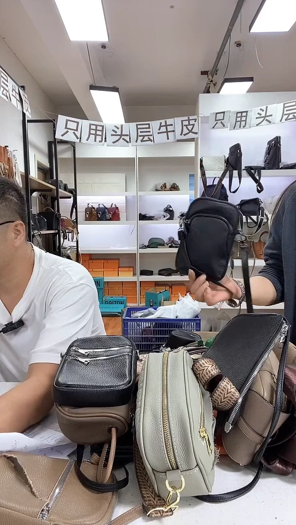 头层牛皮双层手机包黑色