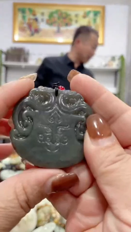 未镶嵌蛇纹石玉吊坠