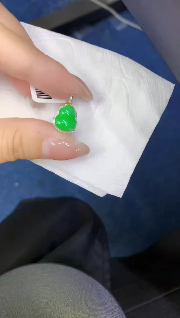颈饰18K金镶嵌翡翠缅甸天然翡翠A货