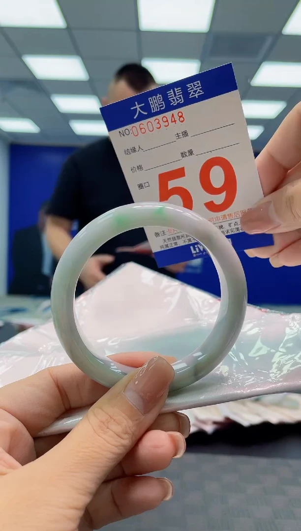 翡翠手镯未镶嵌AAAAAAAA