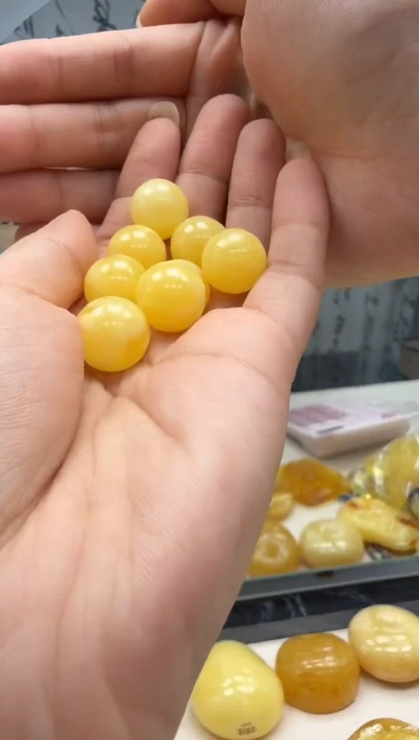 未镶嵌琥珀裸石多样性发一