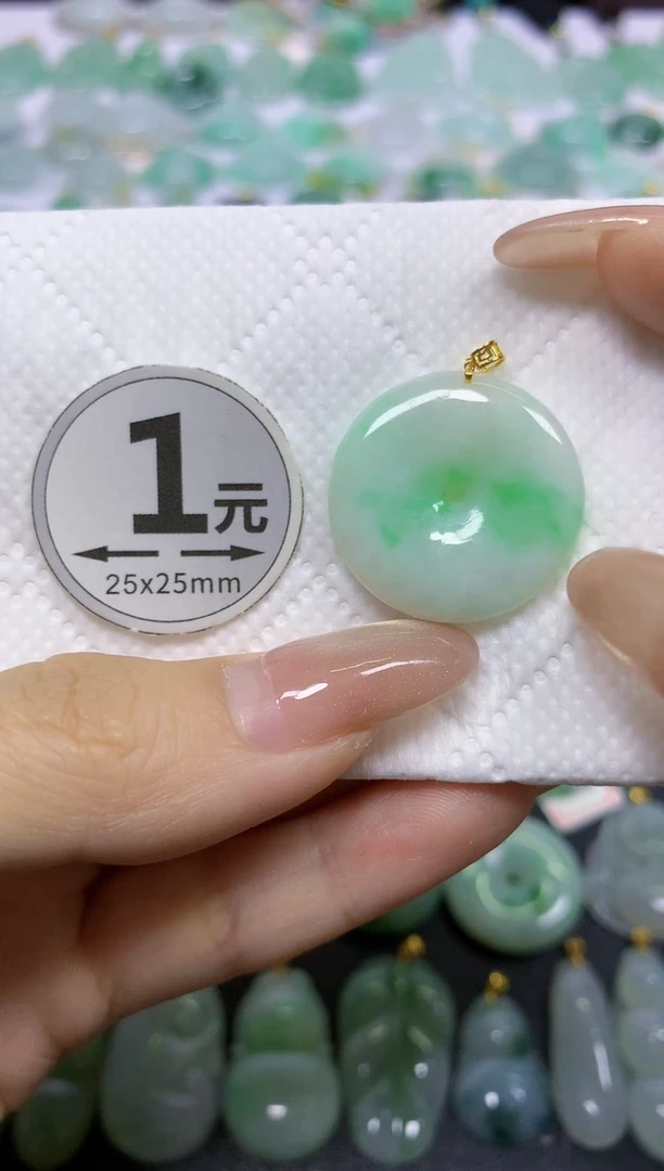颈饰18K金镶嵌翡翠 天然翡翠A货