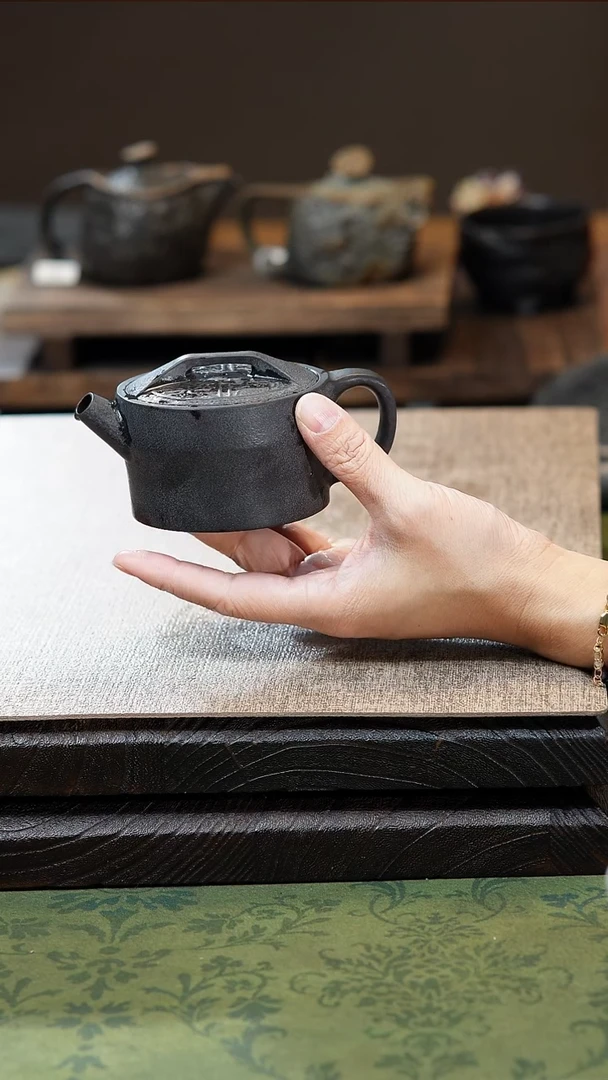 中式归玉堂冰碛岩重工雕刻长乐汉瓦壶