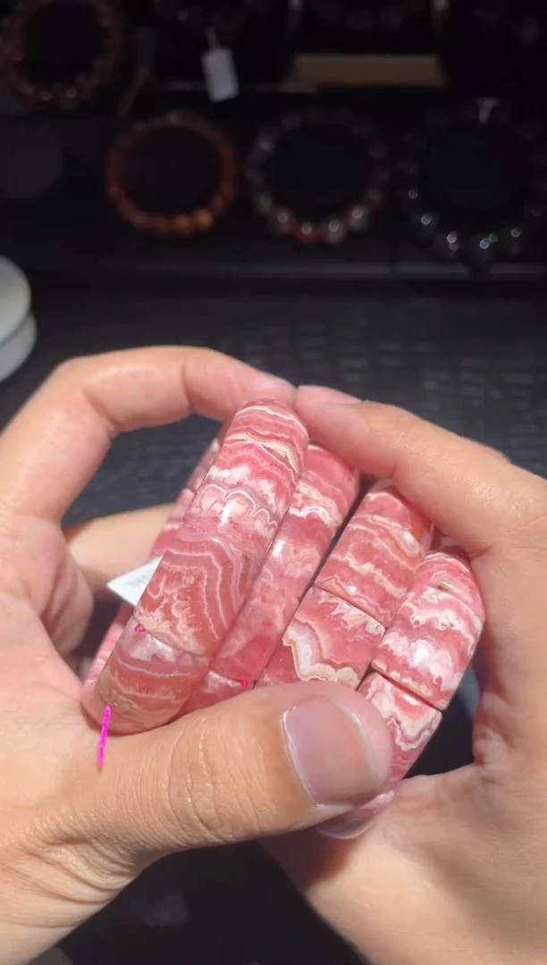 【闪购商品】菱锰矿手牌未镶嵌红纹石手牌（多样性发其一）