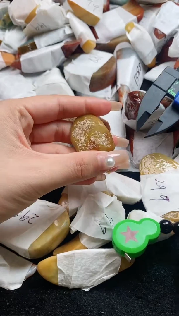 翡翠裸石翡翠挂件裸石