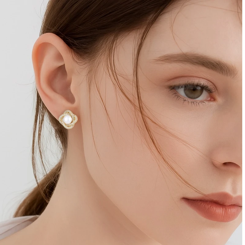 铜合金耳饰 气质掌上明珠缠绕小众轻奢高级感耳钉女新款气质耳环