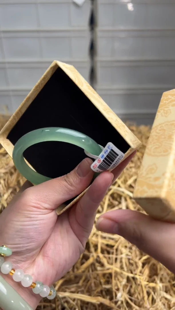 未镶嵌手镯石英质玉D4194