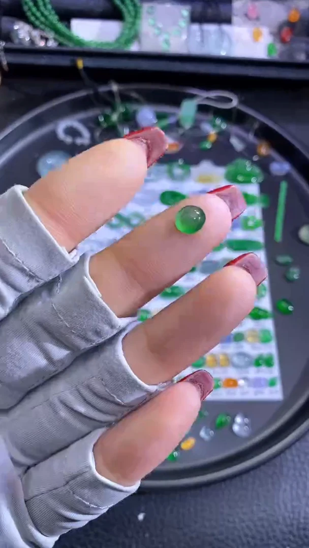 未镶嵌挂件翡翠蛋面