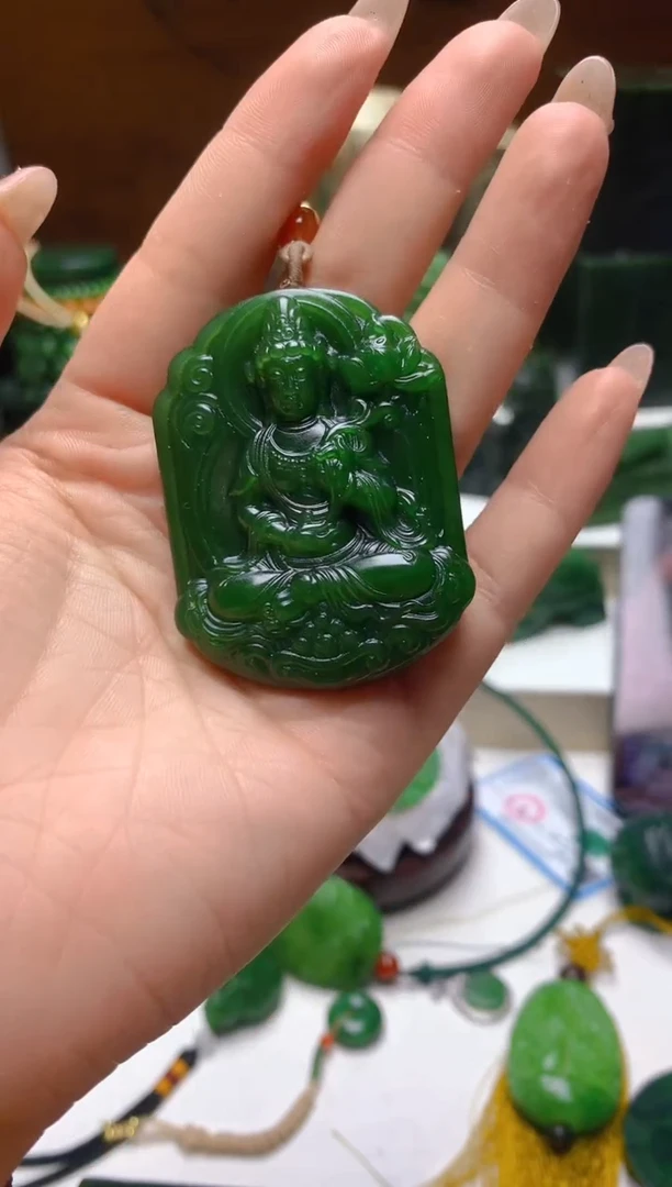 颈饰未镶嵌和田玉（碧玉）0