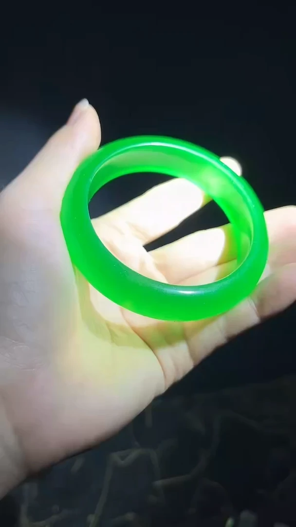 和田玉手镯未镶嵌和田玉手镯.1只