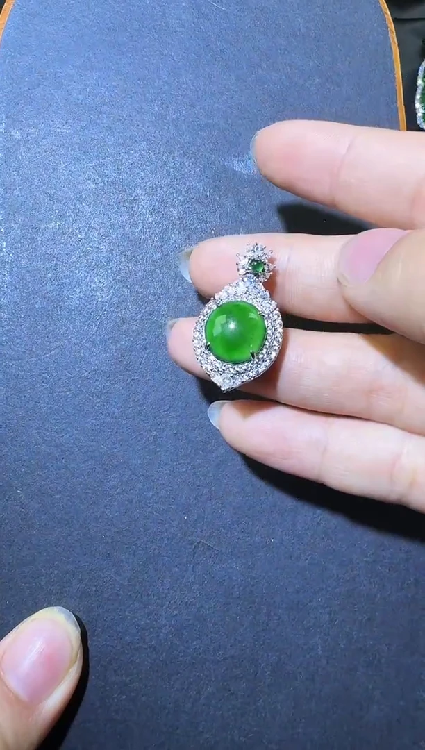 【闪购商品】翡翠吊坠(不含链)未镶嵌蛋面吊坠