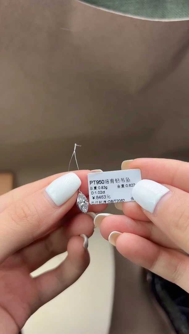 铂Pt950镶嵌颈饰实验室培育钻石吊坠