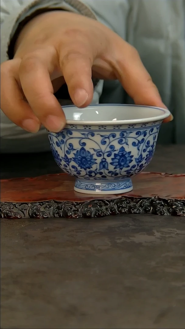 【闪购商品】青花手绘缠枝主人杯