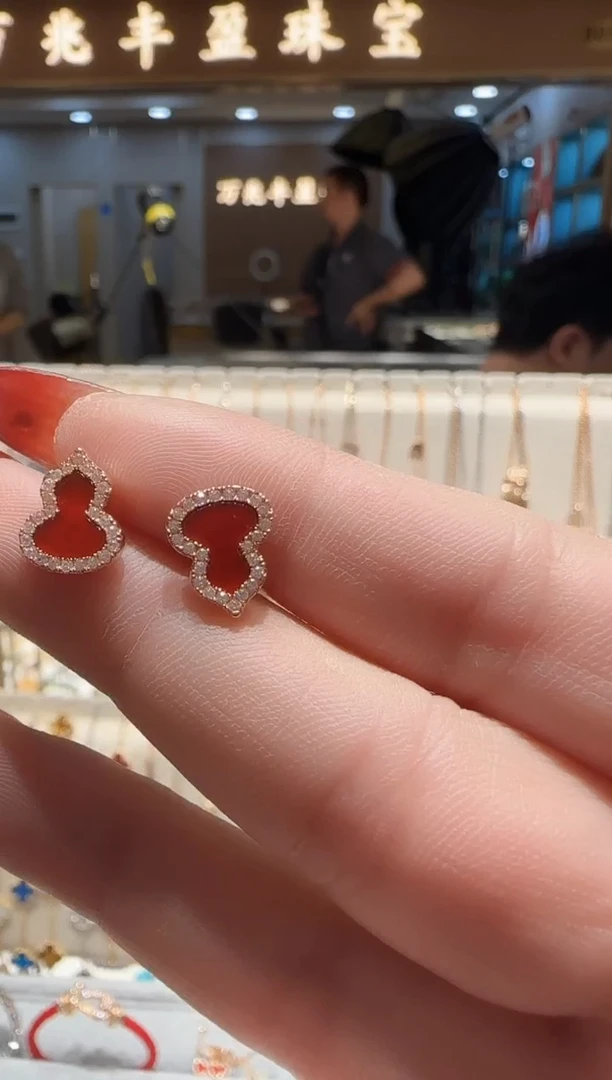 18K金镶嵌耳钉玛瑙/玉髓葫芦耳钉