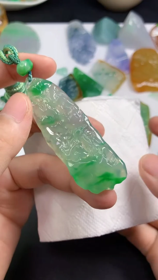 颈饰未镶嵌翡翠