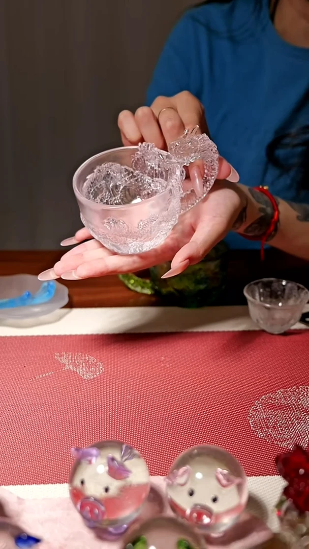 有机玻璃古法琉璃白色龙杯茶摆件