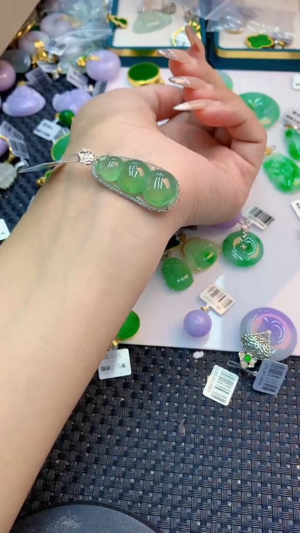 颈饰18K金镶嵌翡翠?****?1