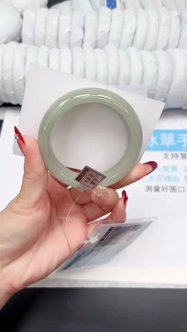 未镶嵌手镯石英质玉89-53.3DK