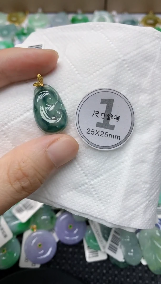 翡翠18K金镶嵌颈饰1111111111
