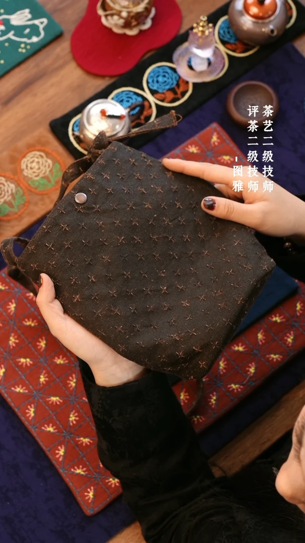 【闪购商品】深褐色柞蚕丝水桶包