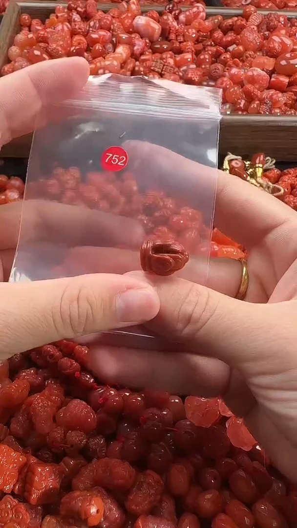 颈饰未镶嵌南红玛瑙1