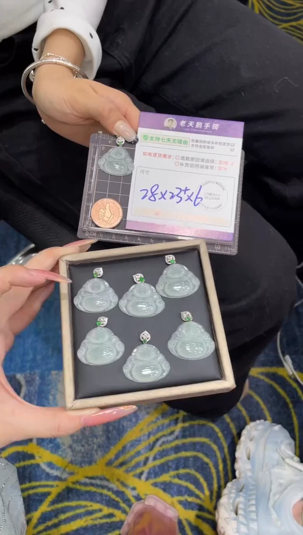 18K金镶嵌挂件翡翠佛公FL12/多样性发其一CP配绳