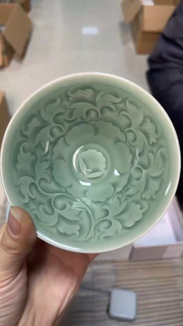 陶瓷纯手工秘色牡丹纹薄胎斗笠盏