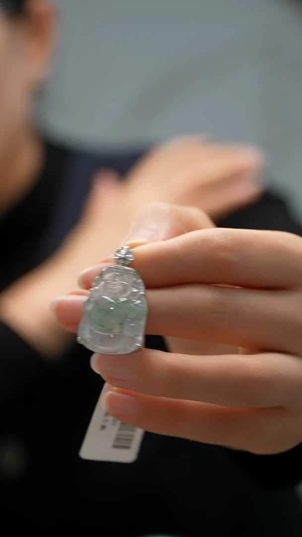 颈饰18K金镶嵌翡翠财神